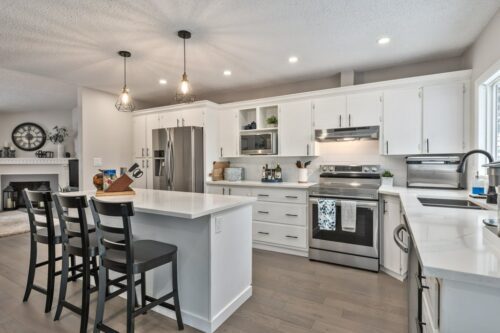 Quartz Counters - 120 Oakwood Place SW